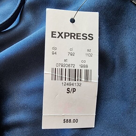 NWT Express Fitted Cut-Out Shoulder V-Neck Flutter Sleeve Cocktail Dress Small - Picture 11 of 11